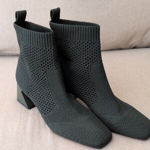 Vivaia Melissa Perforated Bootie 40/9